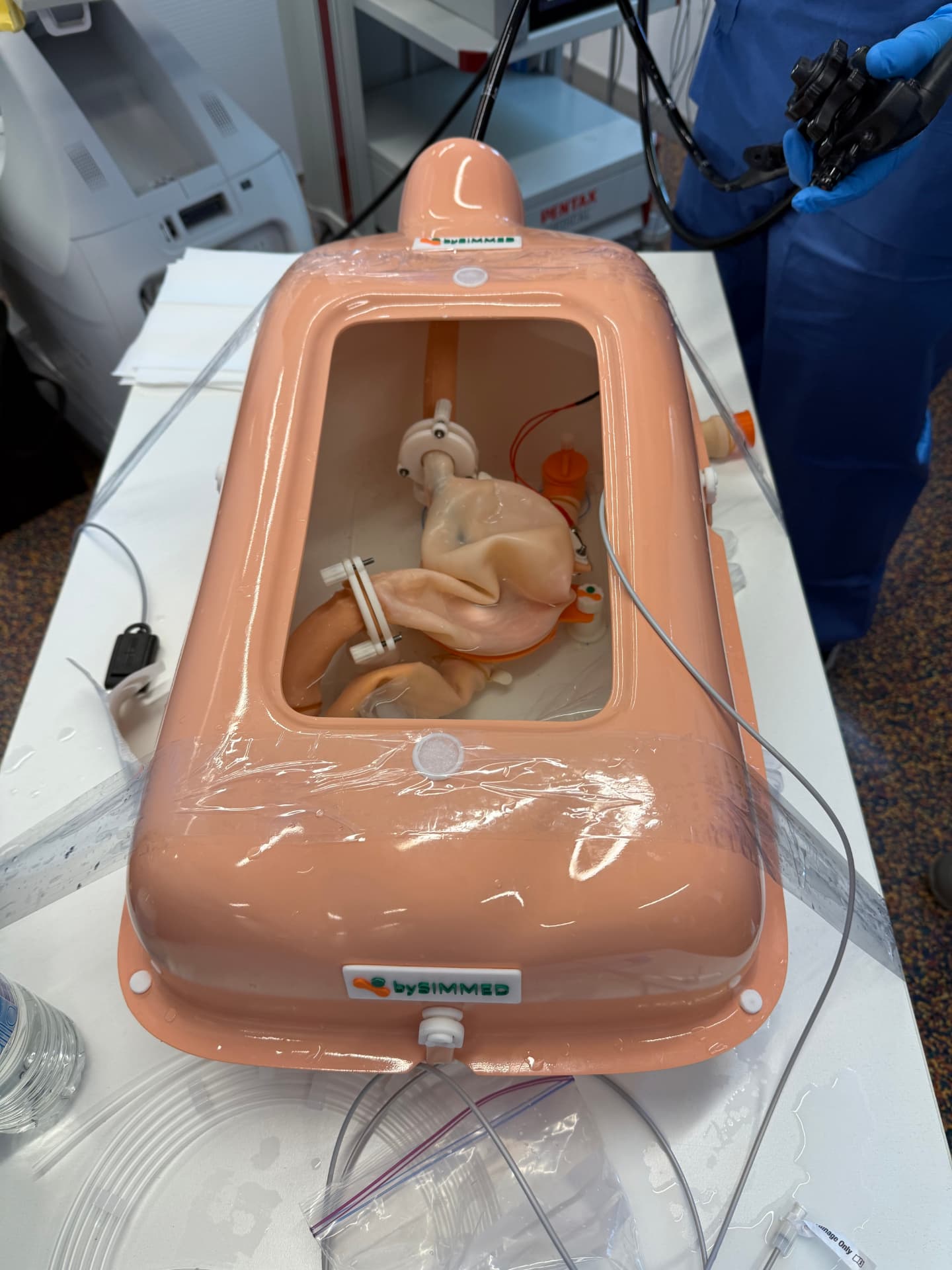 Simulador bySIMMED para entrenamiento en endoscopia avanzada