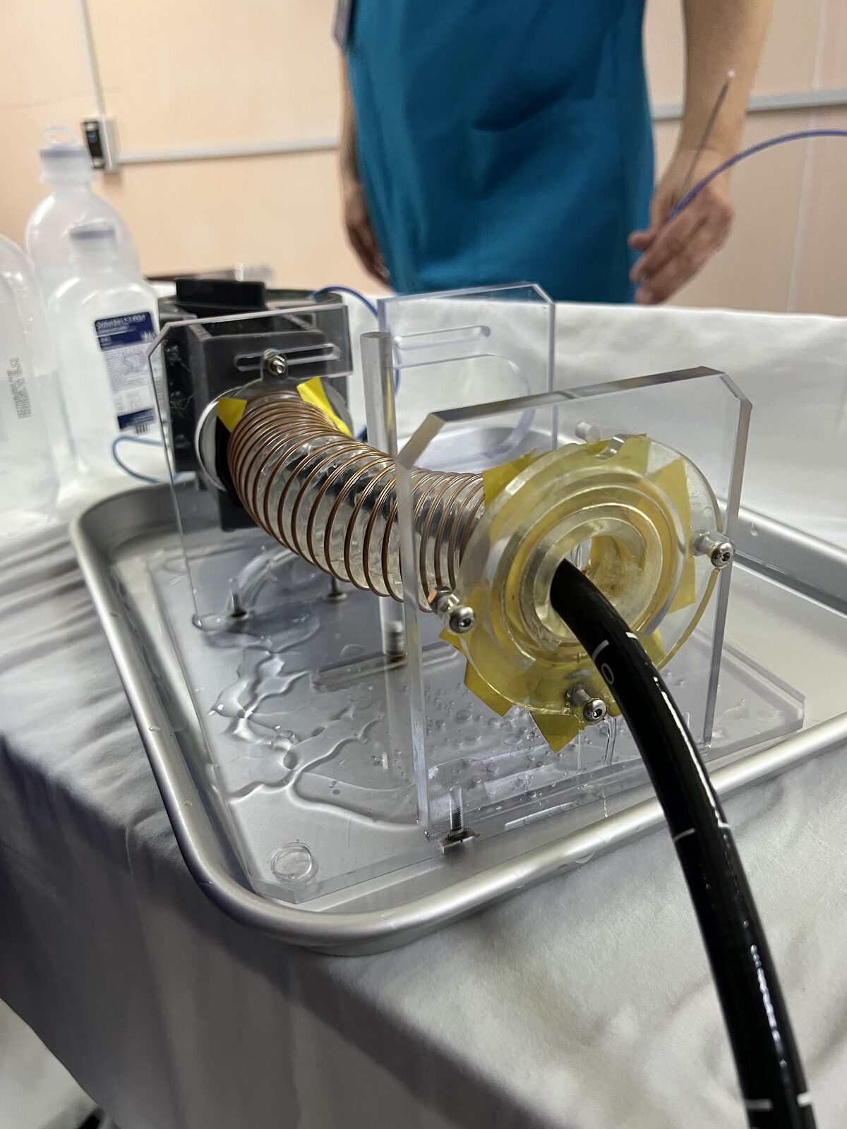 Modelo de simulación con endoscopio para entrenamiento práctico