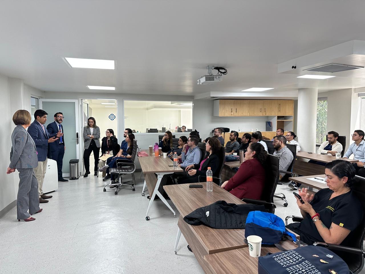 Sesión académica con asistentes de todo el país